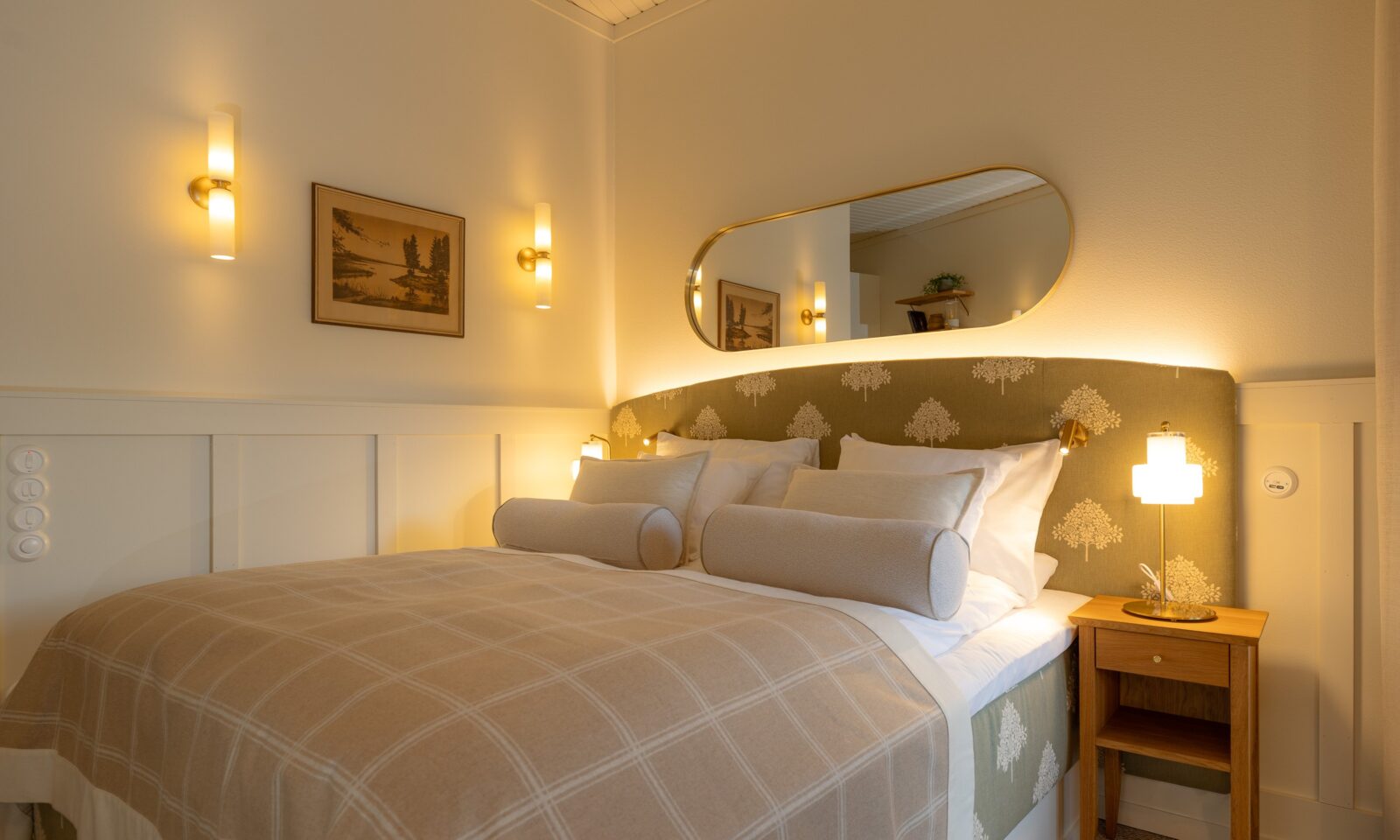 Aino Private Island Deluxe Riverview bed