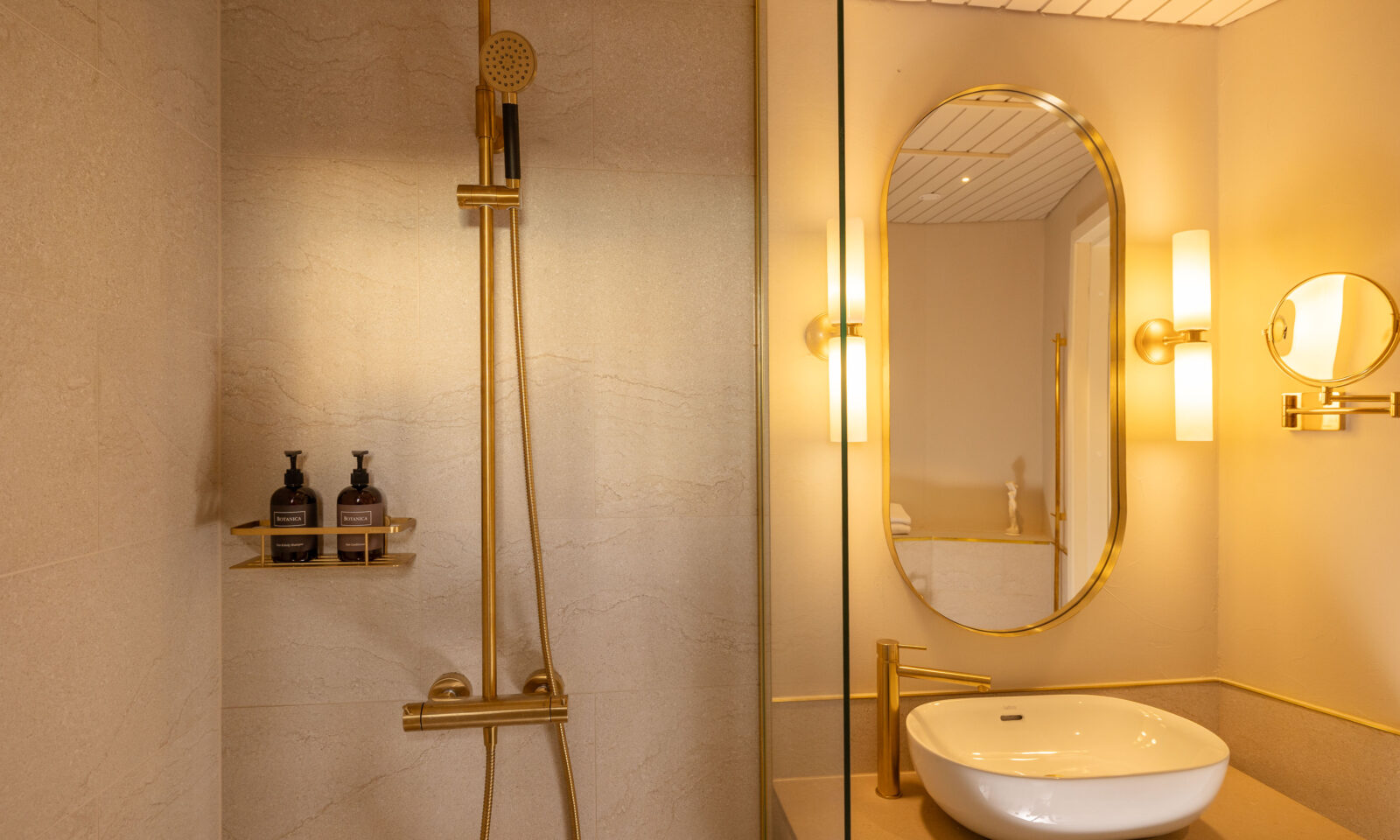 Bathroom of Aino suite. | Aino Private Island Hotel, Rovaniemi, Lapland.