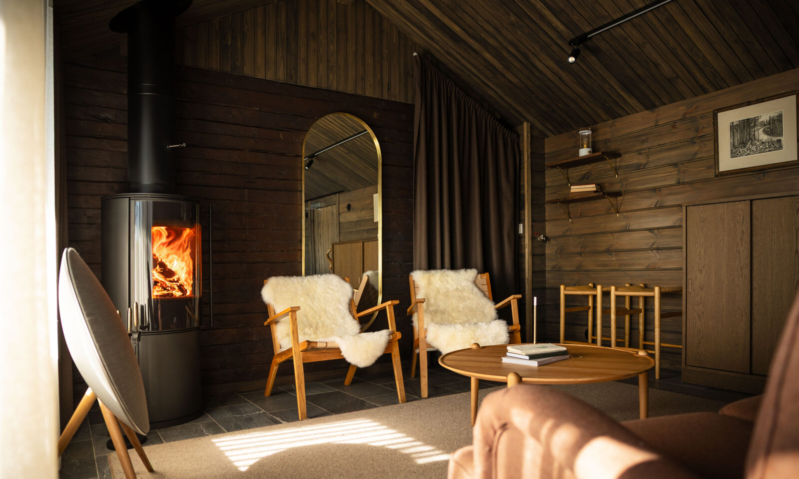 Chairs around the coffee table with fireplace.